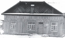 Здание спортивной школы (70-80 годы) по улице Октябрьской (ныне территория стадиона «Юность») Здание спортивной школы (70-80 годы) по улице Октябрьской (ныне территория стадиона «Юность»).
